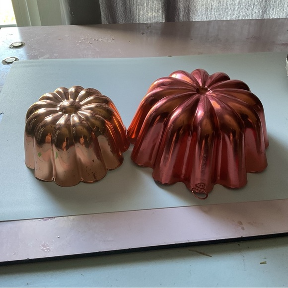 Vintage two copper jello molds- 3 1/2 cups and 2 cups- very decorative - used - Picture 5 of 11